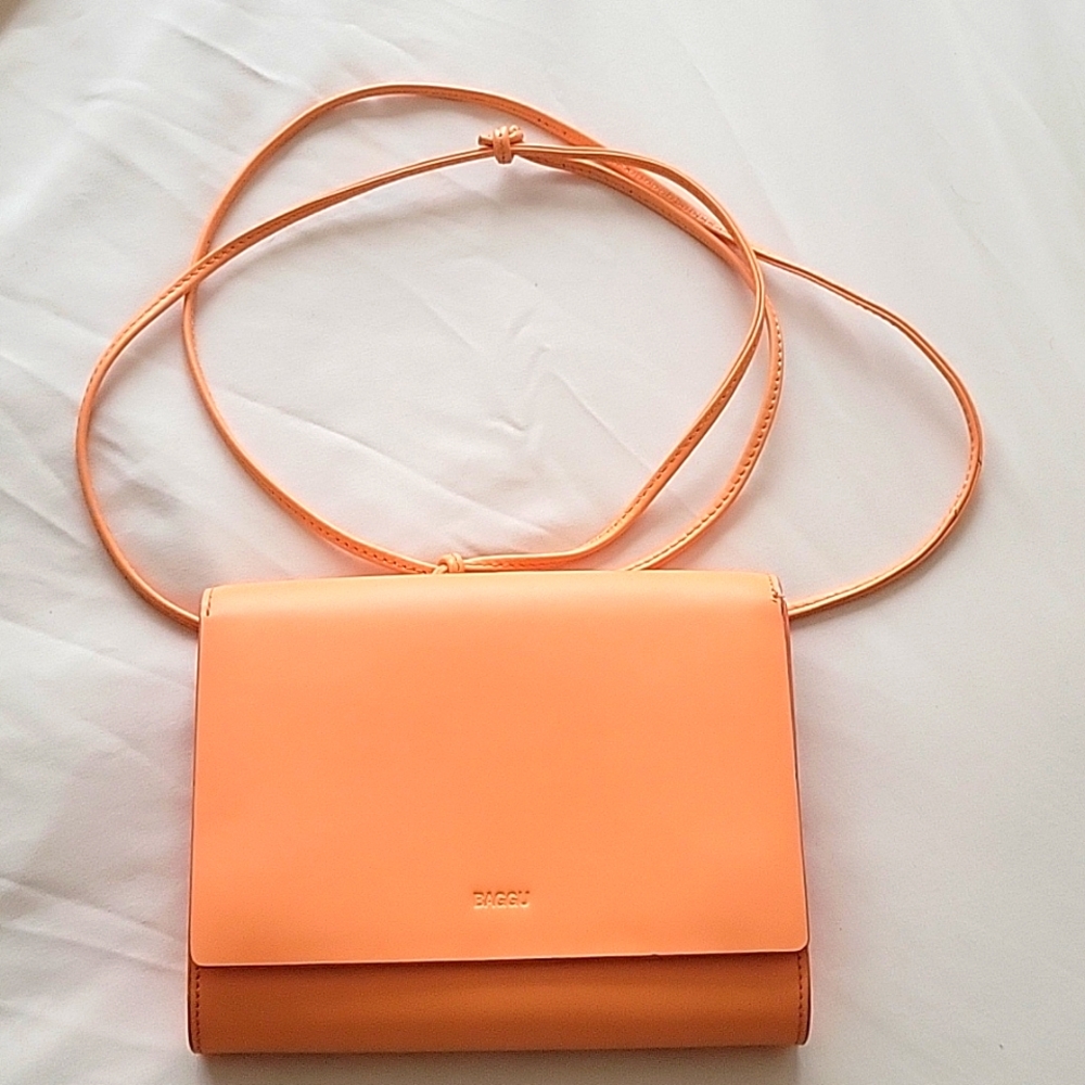 BAGGU Bright Orange Leather Compact PurseConvertible Crossbody Bag